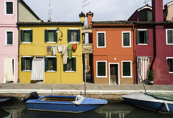 Fototapeta na wymiar Multicolored houses in Venice