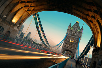 Fototapeta na wymiar Tower Bridge morning traffic