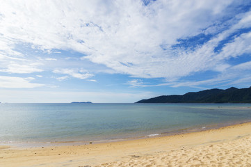 Obraz premium Beach with blue skies