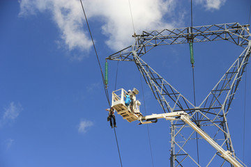 Maintenance du réseau électrique THT (très haute tension)