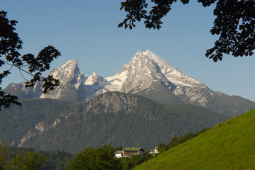 Berg Watzmann in Berchtesgaden mit Haus am Hang