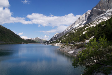 Fototapeta na wymiar Lago Fedaia - Marmolada