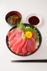 まぐろ丼