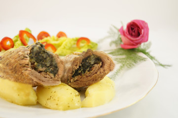 fleischrollade mit Spinatfüllung