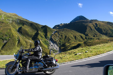 Motorradfahrer auf der Silvretta-Hochalpenstraße