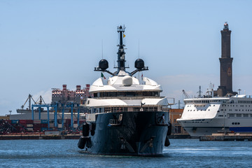 Yacht di lusso nel porto