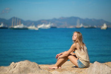 Fototapeta na wymiar Beautiful woman relaxing on the beach