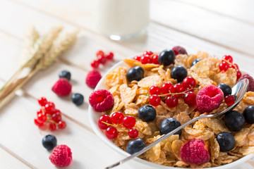 Corn flakes and fruit