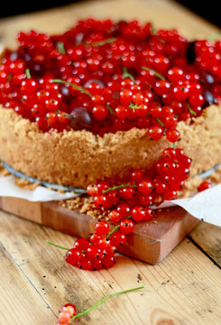cheesecake with red currant and gooseberry