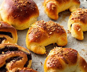 Yeast buns with poppy seed and cashew nuts