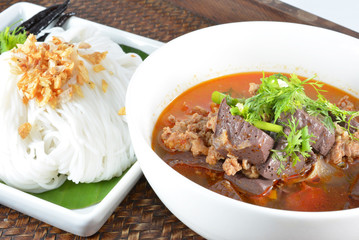 boiled Thai rice vermicelli, usually eaten with curries