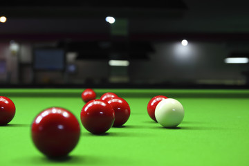 two different colour snooker balls on the table 2