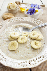 Healthy breakfast: porridge with bananas