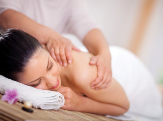 Obraz na płótnie Canvas Beautiful woman having a wellness back massage at spa salon