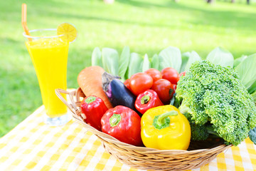 新鮮な野菜と美味しいジュース