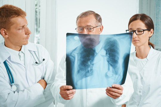 Doctors examine x-ray image