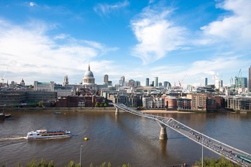 Fototapeta na wymiar Thames River and Millenium Bridge, London - England