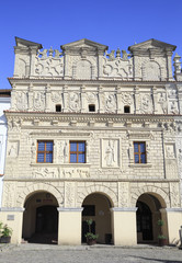Fototapeta na wymiar Renaisance facade, market square, Kazimierz Dolny, Poland
