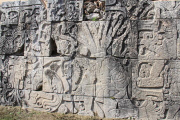 Gravure à Chichen Itza ( Yucatan, Mexique)