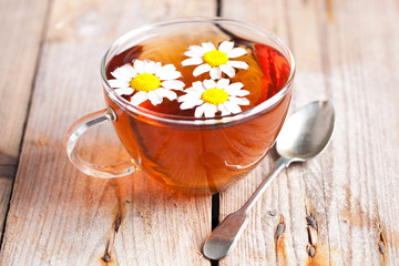 cup of tea with chamomile flowers