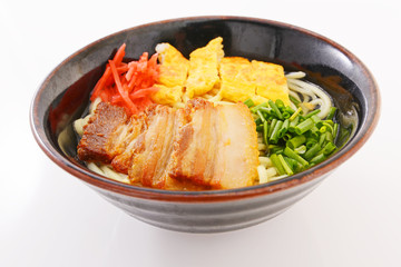 伝統料理の沖縄そば