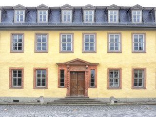Fototapeta na wymiar Fassade des Goethe Nationalmuseum am Frauplan in Weimar