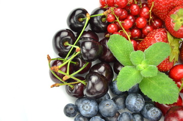 mieszanka owoców, truskawki, czereśnie, porzeczki, jagody,  - obrazy, fototapety, plakaty