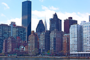 Fototapeta premium A view on Manhattan from Roosevelt Island, New York