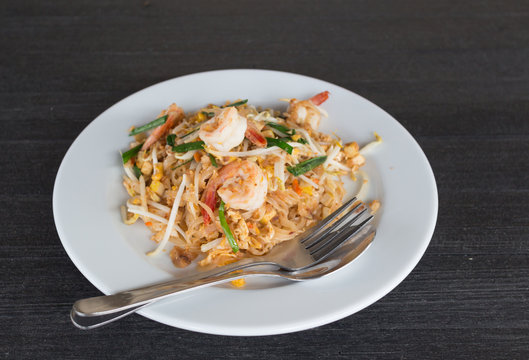 Pad thai- stir-fried  noodles . Thailand's national dishes