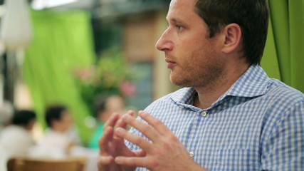 Man waiting in restaurant, steadycam shot