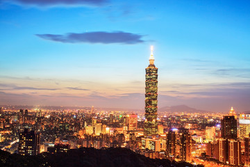 Fototapeta na wymiar Taipei, Taiwan evening skyline.