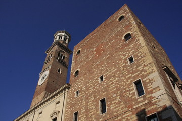 Fototapeta na wymiar campanile à Vérone