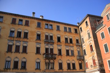 Fototapeta na wymiar immeuble à Venise