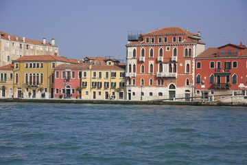 Fototapeta na wymiar les berges de Venise