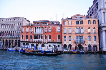 Fototapeta na wymiar les quais de Venise