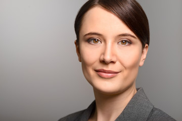 Geschäftsfrau mit einem freundlichen Ausdruck