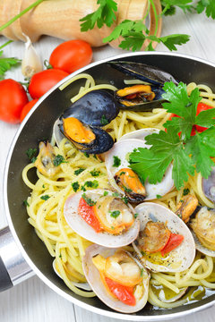 spaghetti with clams fasolari and mussels