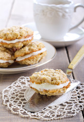 Oat sandwich cookies