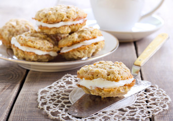 Oat sandwich cookies