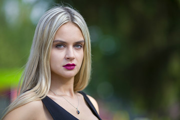 Naklejka premium Portrait of young girl