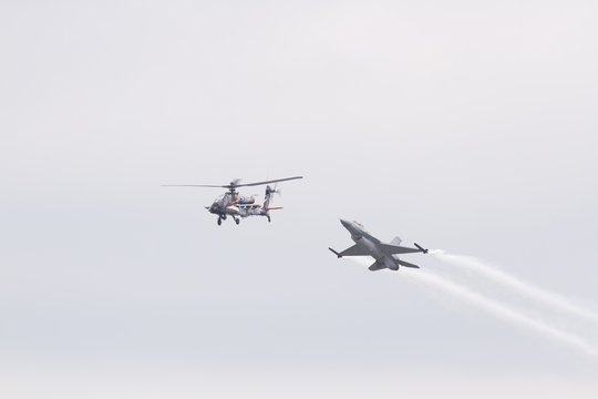 Apache AH64 32