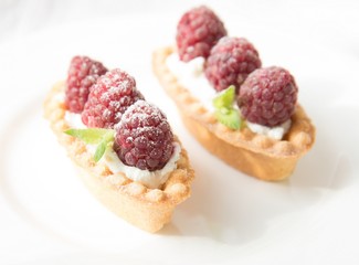 Tartlets with raspberry