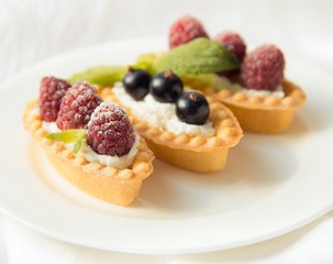 Tartlets with fruit
