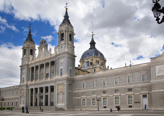 Fototapeta na wymiar Cathedral Santa Maria la Real de La Almudena in Madrid, Spain.
