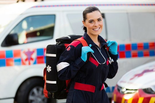 female paramedic carrying lifepack