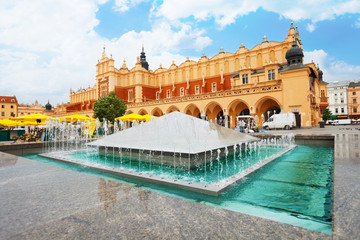 Fototapeta Cloth Hall on Rynek Glowny and fountain in Krakow obraz
