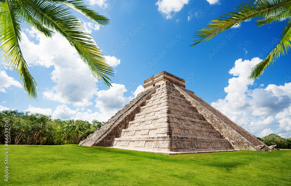 Wall mural chichen itza monument in summer, mexico