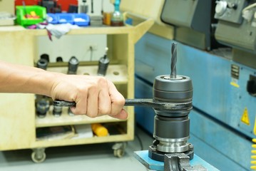 Lock CNC collet head