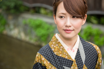 着物を着た女性