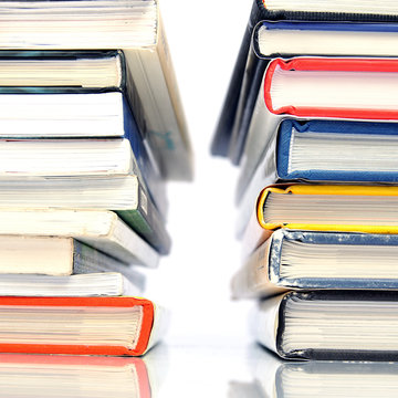 Gestapelte B&uuml;cher